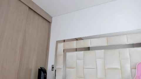 isabella_gomez11 online show from February 2, 2025, 5:48 pm