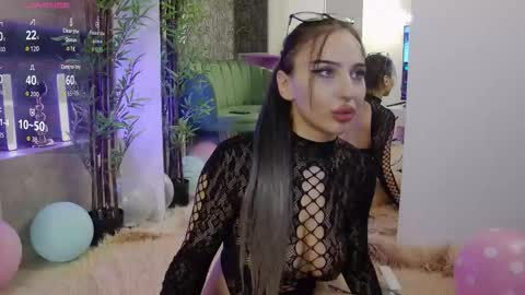 Snapshot of isabella_luxx chatting on October 21, 2025, 3:57 pm Isabella online show from October 21, 2025, 3:57 pm