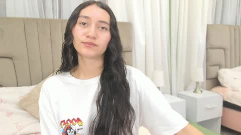Isabella Nowa online show from April 10, 2026, 11:48 am