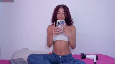 Snapshot of isabella_sex18 chatting on January 17, 2025, 10:56 pm isabella online show from January 17, 2025, 10:56 pm