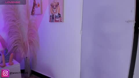 Isabella White online show from October 15, 2025, 6:08 pm