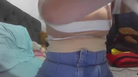 isabellaa_hills_ online show from April 30, 2026, 9:19 pm