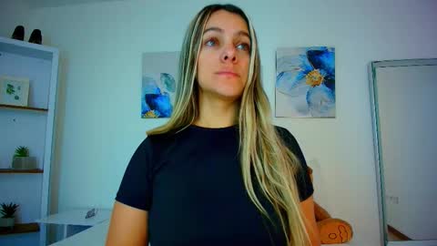 Isabella  online show from March 19, 2026, 1:26 pm