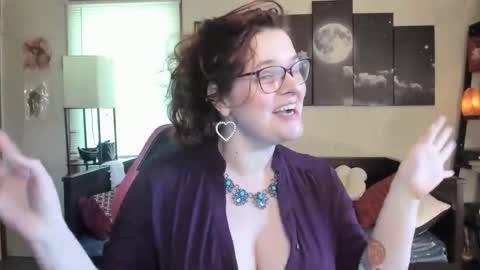 isabellamariedarcy online show from May 5, 2026, 7:11 pm