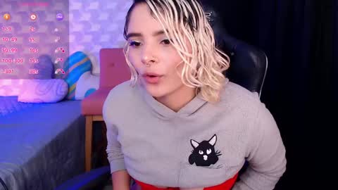 Isabella Mout  online show from December 21, 2024, 2:37 pm