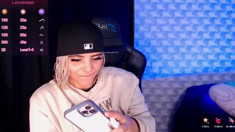 Isabella Mout  online show from January 25, 2025, 2:37 am