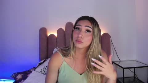 Snapshot of isabellas_smith chatting on January 17, 2025, 1:36 am Martina IG martissmith01 online show from January 17, 2025, 1:36 am