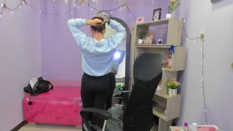 isebella online show from April 17, 2026, 2:09 pm