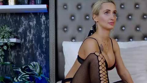 IsabelleEthan online show from February 25, 2025, 9:20 am