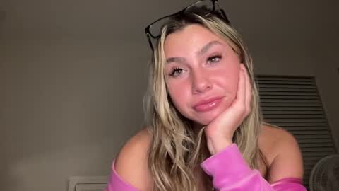 Snapshot of isabellekinsley chatting on December 10, 2024, 3:52 am isabellekinsley online show from December 10, 2024, 3:52 am