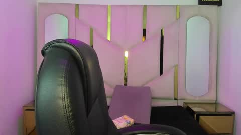 isabellrodriguez18 online show from March 17, 2026, 3:33 am