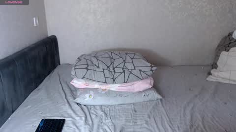 isabelswan online show from October 6, 2025, 4:26 pm