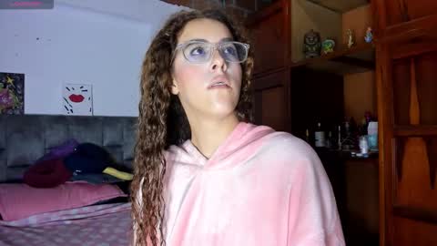 Isabela  online show from October 22, 2025, 2:56 am