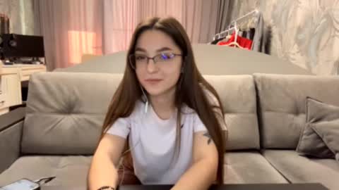 Snapshot of isauramccane chatting on November 21, 2025, 8:35 am Mona online show from November 21, 2025, 8:35 am