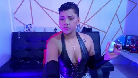 isabela online show from September 15, 2025, 3:28 am
