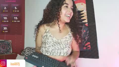 Snapshot of isis_blade chatting on October 13, 2025, 5:13 pm Isis Blade online show from October 13, 2025, 5:13 pm