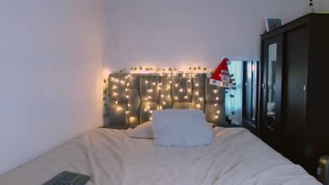 Isis  online show from December 18, 2024, 11:02 am