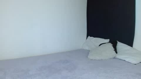 Isis  online show from February 10, 2025, 8:42 pm