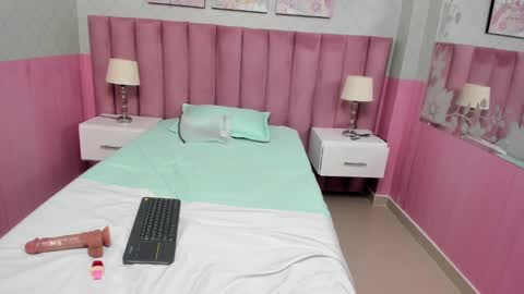 Snapshot of isis_loraine_ chatting on March 4, 2025, 5:11 am ISIS online show from March 4, 2025, 5:11 am