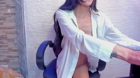 Isla  online show from January 23, 2025, 5:10 pm