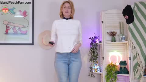 Lou  Peaches online show from March 21, 2026, 3:15 pm