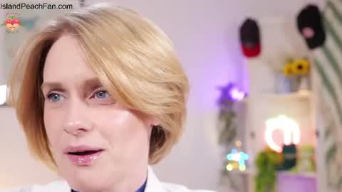 Lou  Peaches online show from August 6, 2026, 8:11 pm