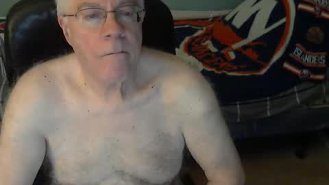 islesman22 online show from April 10, 2026, 9:36 am