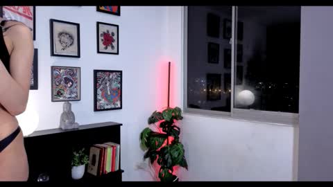 Julyane online show from November 16, 2025, 11:43 pm