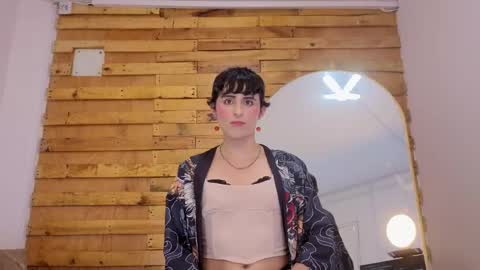 Isol online show from April 17, 2026, 11:41 pm