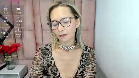 ISSA MILF online show from June 10, 2026, 2:05 pm