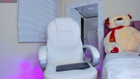 Snapshot of issabellarodriguez chatting on January 13, 2025, 2:18 am Isa online show from January 13, 2025, 2:18 am