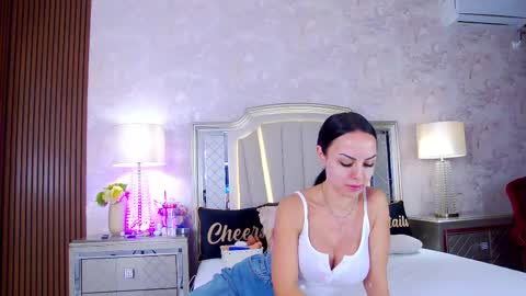 Issadorra online show from February 25, 2026, 10:03 am