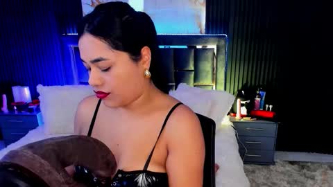 Issafoxx online show from November 20, 2025, 12:05 pm