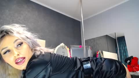 IssaSmyth online show from December 6, 2024, 8:05 am