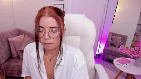 issi_loren online show from October 24, 2025, 3:19 pm