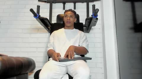 Italo Moore online show from October 28, 2025, 12:41 pm