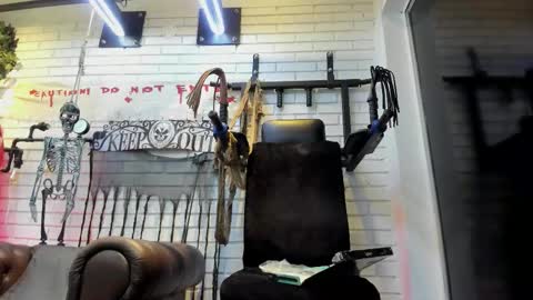 Italo Moore online show from October 30, 2025, 11:11 am