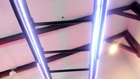 Italo Moore online show from November 21, 2025, 11:31 am