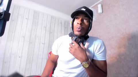 Snapshot of itanxfor chatting on November 17, 2025, 12:33 pm itanxfor online show from November 17, 2025, 12:33 pm