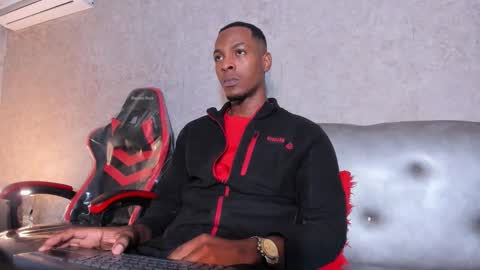 Snapshot of itanxfor chatting on December 1, 2025, 12:32 pm itanxfor online show from December 1, 2025, 12:32 pm