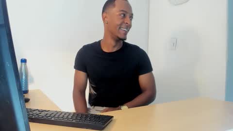 Snapshot of itanxfor chatting on December 19, 2025, 12:45 pm itanxfor online show from December 19, 2025, 12:45 pm