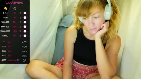 Lily online show from October 22, 2025, 10:20 pm