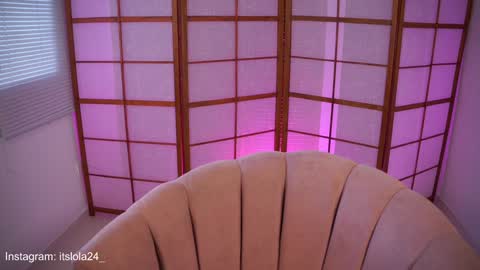 Snapshot of its_lola chatting on January 8, 2025, 11:32 am   online show from January 8, 2025, 11:32 am