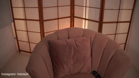 Snapshot of its_lola chatting on January 24, 2025, 4:16 am   online show from January 24, 2025, 4:16 am
