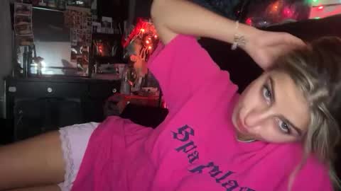 Snapshot of itsamberreid chatting on November 13, 2025, 11:09 am itsamberreid online show from November 13, 2025, 11:09 am