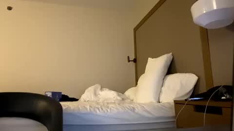 Snapshot of itsavibeouthere chatting on December 17, 2024, 12:23 am itsavibeouthere online show from December 17, 2024, 12:23 am