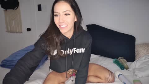 itscaylawatsun online show from January 9, 2025, 11:02 pm