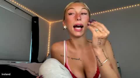 itsirelandbby online show from May 18, 2026, 7:09 pm