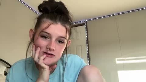 Snapshot of itskaylaaa chatting on June 16, 2026, 12:35 am itsKaylaaa online show from June 16, 2026, 12:35 am