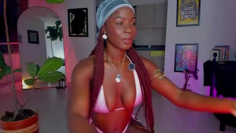 Snapshot of itslau_ chatting on April 5, 2026, 12:41 am lau online show from April 5, 2026, 12:41 am